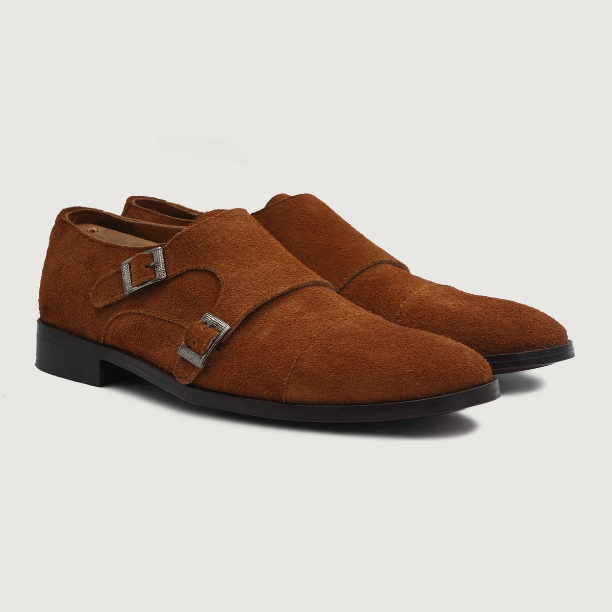 Boston أحذية جلدية كلاسيكية بني Suede أحذية جلدية كلاسيكية For Men in Brown Goatskin Suede - عرض جانبي | شراء أونلاين عبر المتجر الرسمي