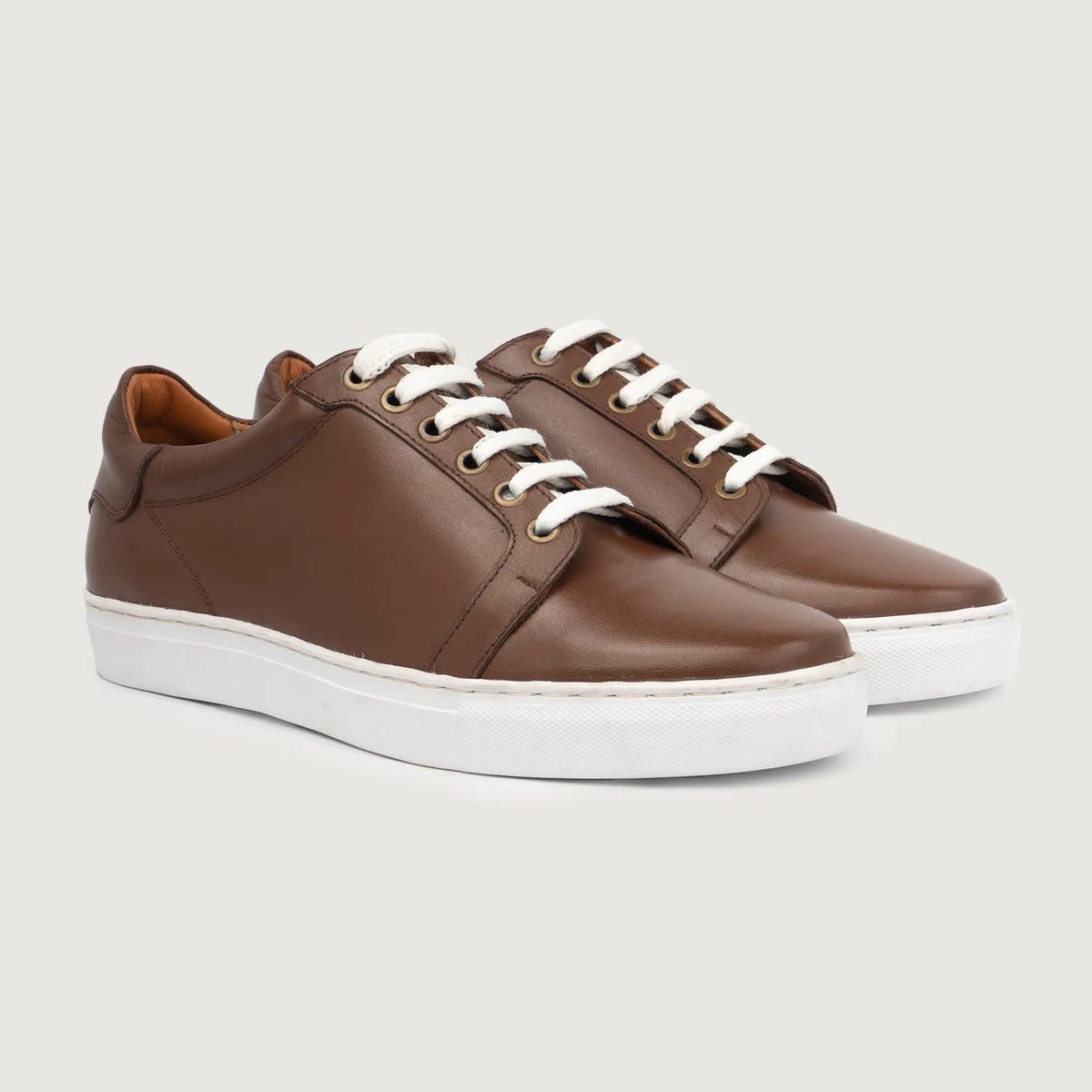 Carter Runn بني سنيكرز جلدي كاجوال رجالي For Men in Brown Full-Grain Leather - عرض جانبي | شراء أونلاين عبر المتجر الرسمي