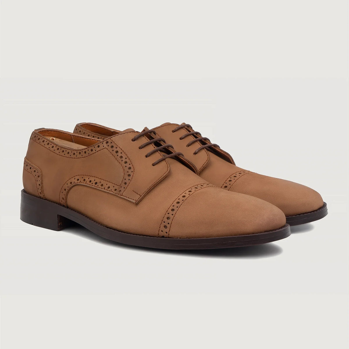 Dirk Brogues Derby بني Nubuck أحذية جلدية كلاسيكية رجالي For Men in Brown Full-Grain Leather - عرض جانبي | شراء أونلاين عبر المتجر الرسمي