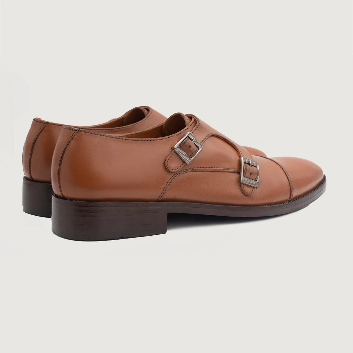 High-Traction Rubber Outsole & Lug Tread Pattern on Boston أحذية جلدية كلاسيكية بيج تان أحذية جلدية كلاسيكية For Men