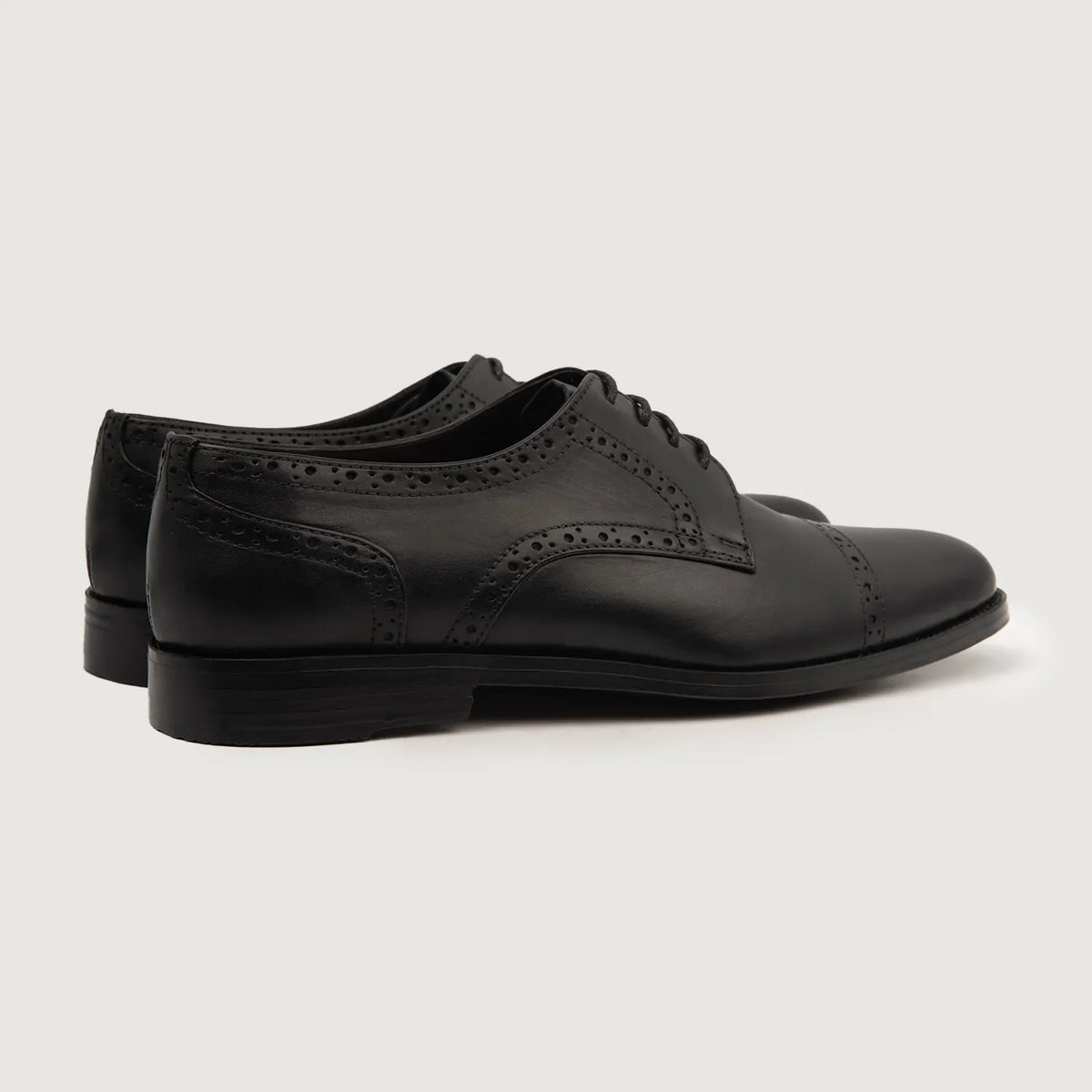High-Traction Rubber Outsole & Lug Tread Pattern on Dirk Brogues أحذية ديربي جلدية كلاسيكية رجالي