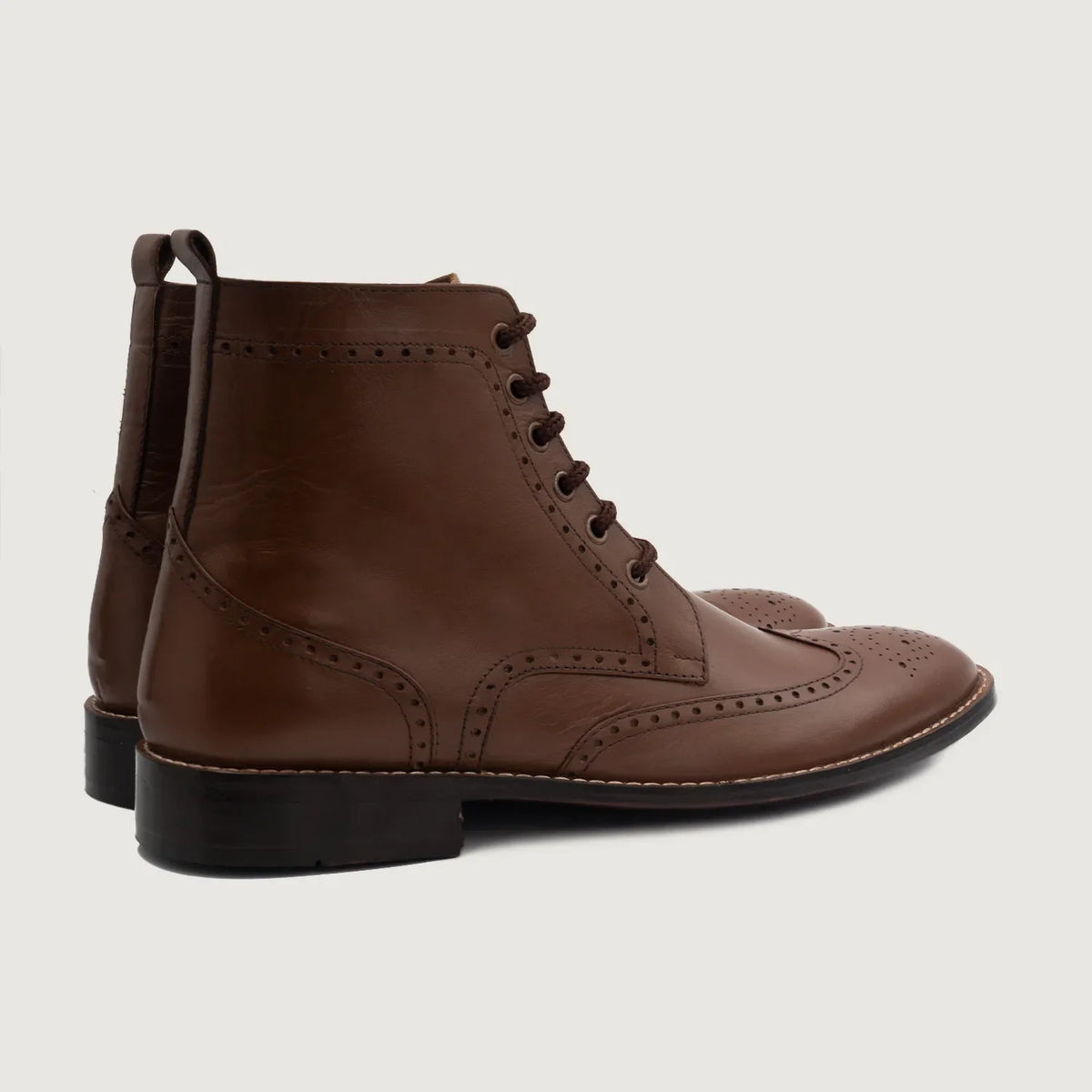 Duster Brogues Derby بني أحذية بوت جلدية رجالي - عرض جانبي يوضح قَصّة الأكمام المريحة
