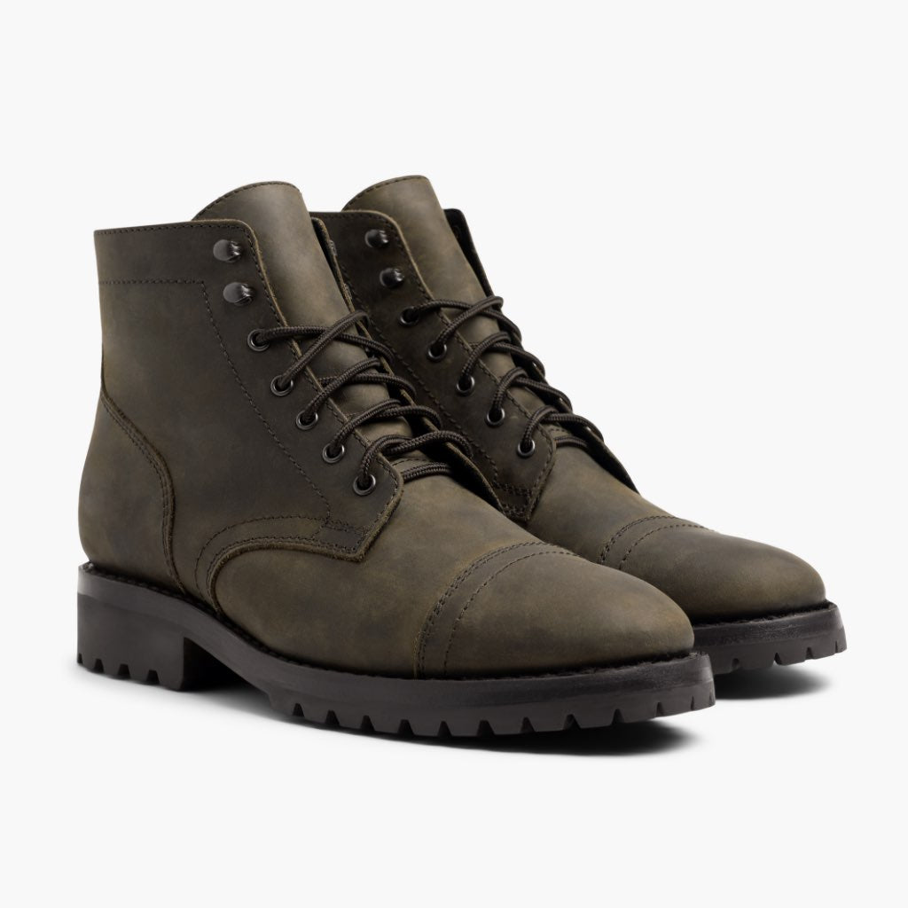 Captain StormKing® Dark Olive Matte أحذية بوت جلدية رجالي in Olive Full-Grain Leather - عرض جانبي | شراء أونلاين عبر المتجر الرسمي