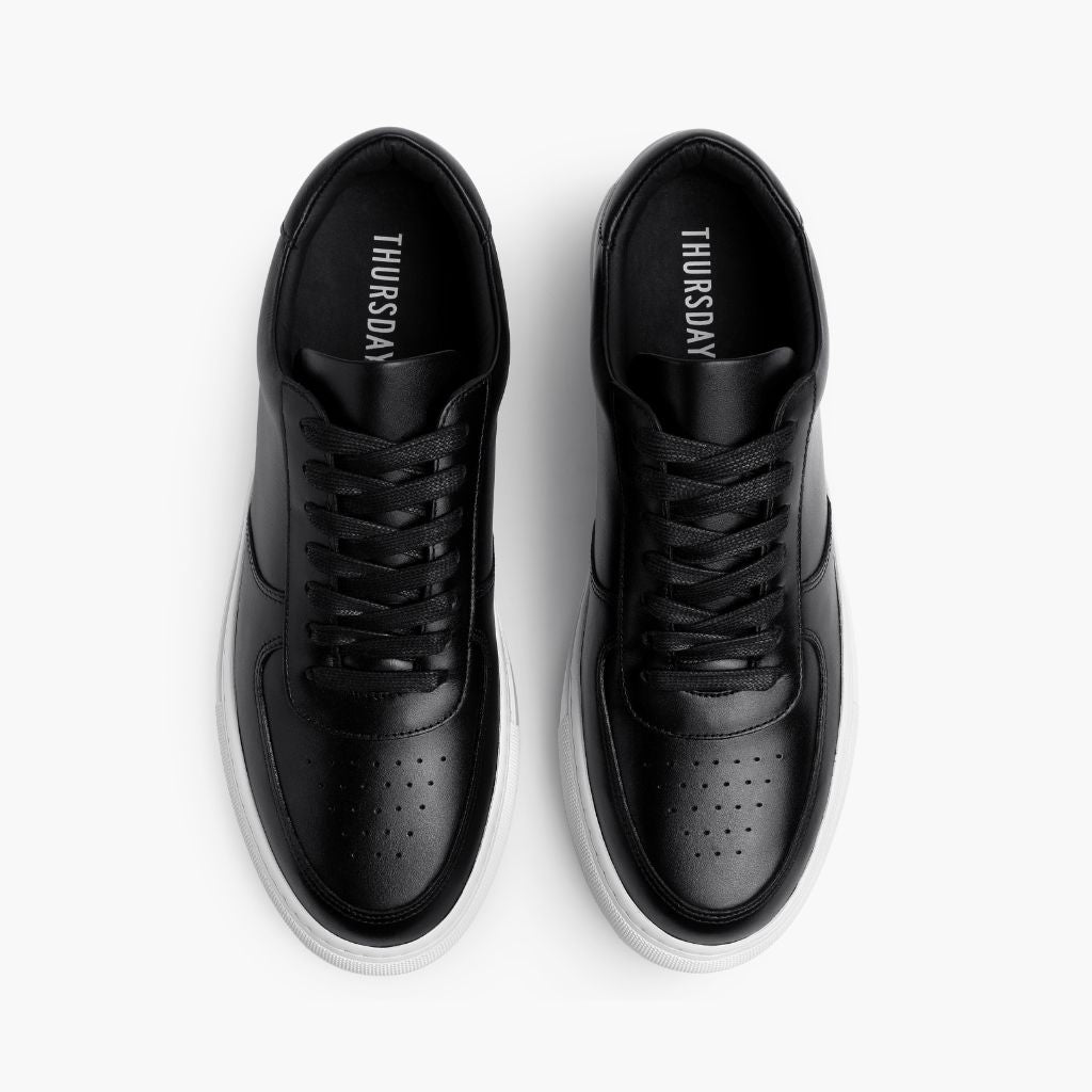 Court Black Leather Sneakers - دعامة الكعب المقواة وتفاصيل الخياطة المزدوجة الدقيقة
