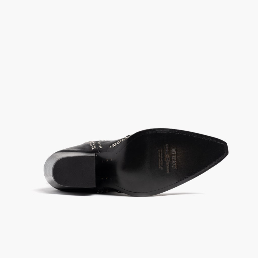 High-Traction Rubber Outsole & Lug Tread Pattern on Icon أسود أحذية بوت جلدية نسائي