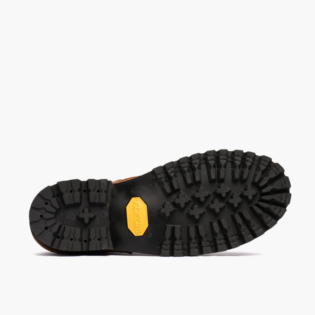 High-Traction Rubber Outsole & Lug Tread Pattern on Challenger Badland أحذية بوت جلدية رجالي