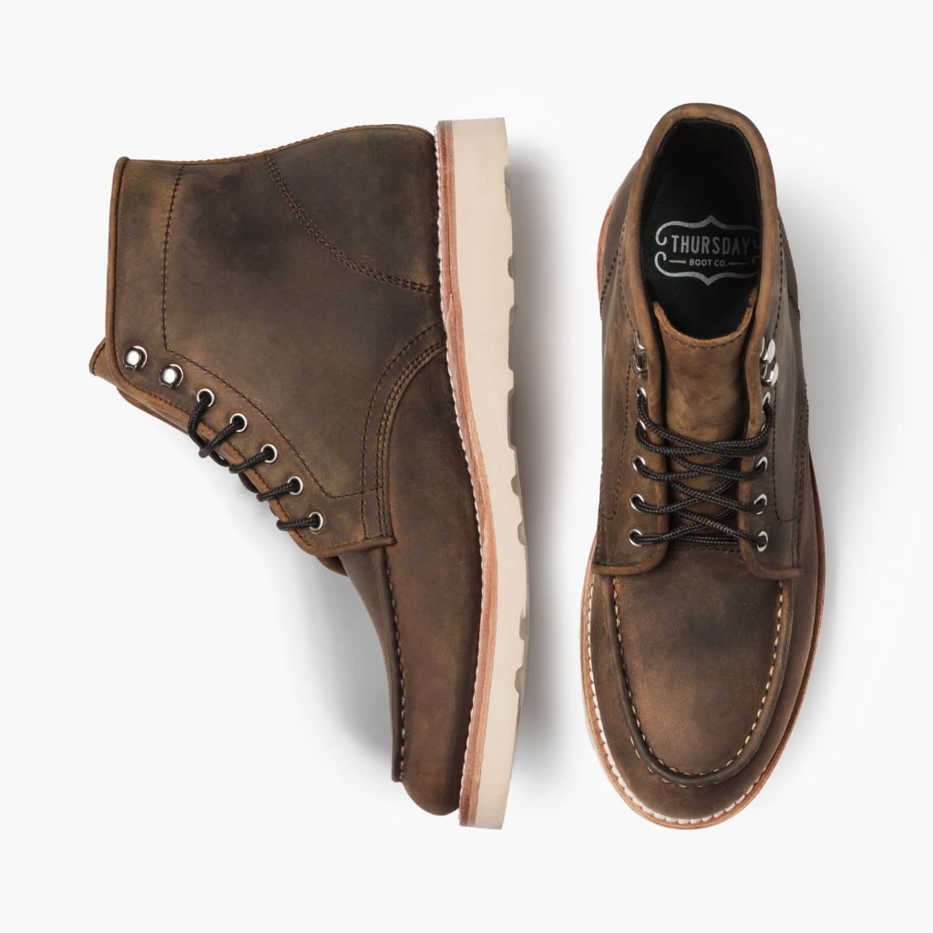 High-Traction Rubber Outsole & Lug Tread Pattern on Diplomat Burnt Copper أحذية بوت جلدية رجالي