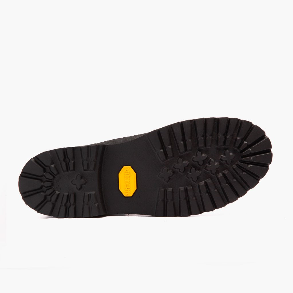High-Traction Rubber Outsole & Lug Tread Pattern on Explorer أسود Matte أحذية بوت جلدية رجالي