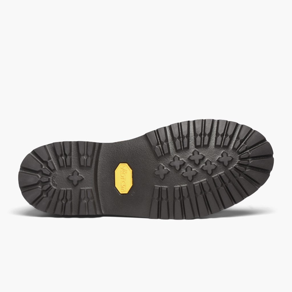 High-Traction Rubber Outsole & Lug Tread Pattern on Explorer Cedar أحذية بوت جلدية رجالي
