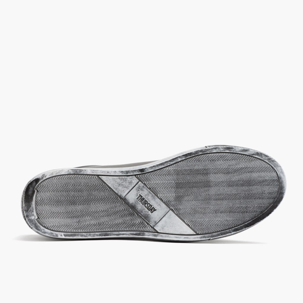 High-Traction Rubber Outsole & Lug Tread Pattern on Premier Low Top Distressed Grey سنيكرز جلدي كاجوال رجالي For Men