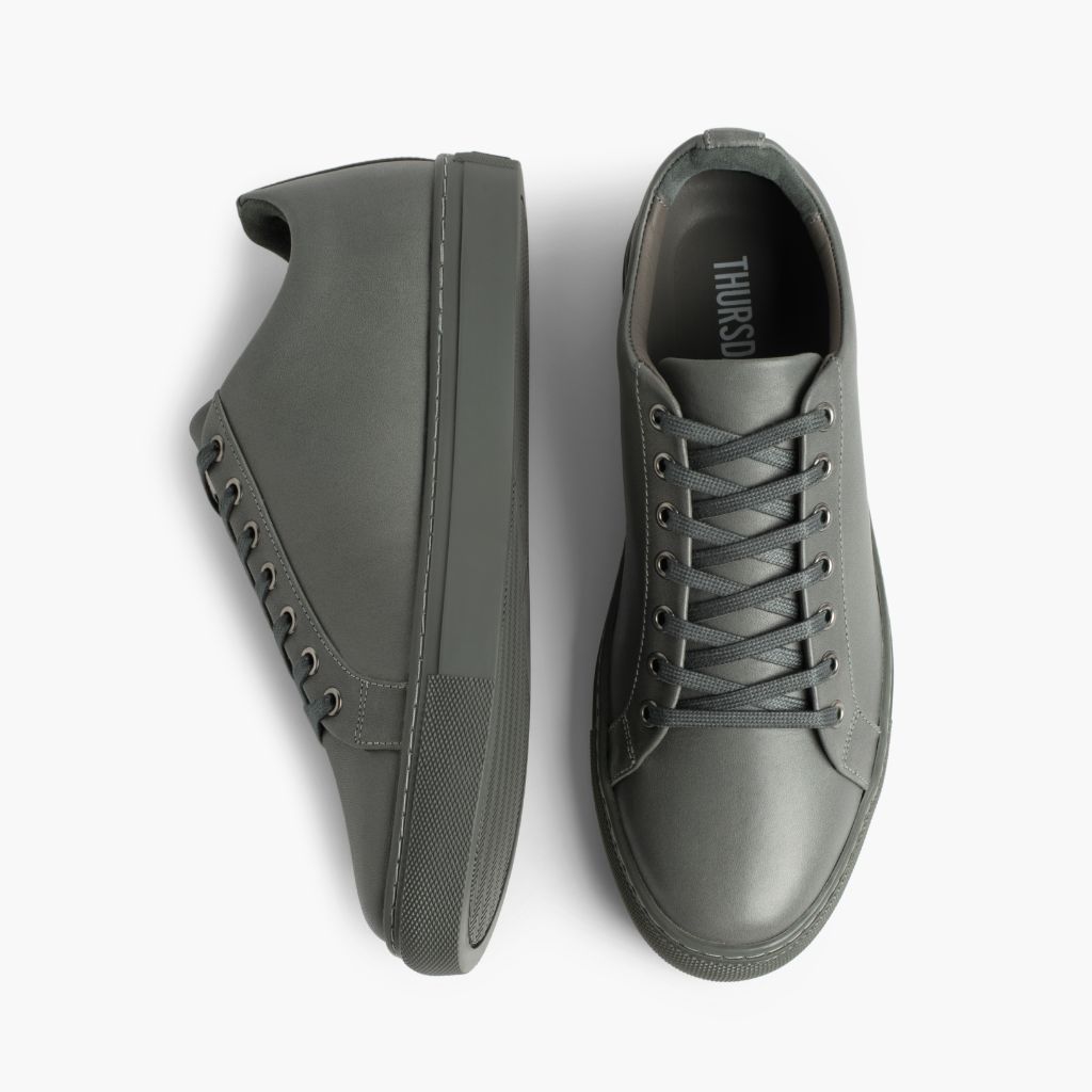 Premier Low Top Grey سنيكرز جلدي كاجوال رجالي For Men - دعامة الكعب المقواة وتفاصيل الخياطة المزدوجة الدقيقة