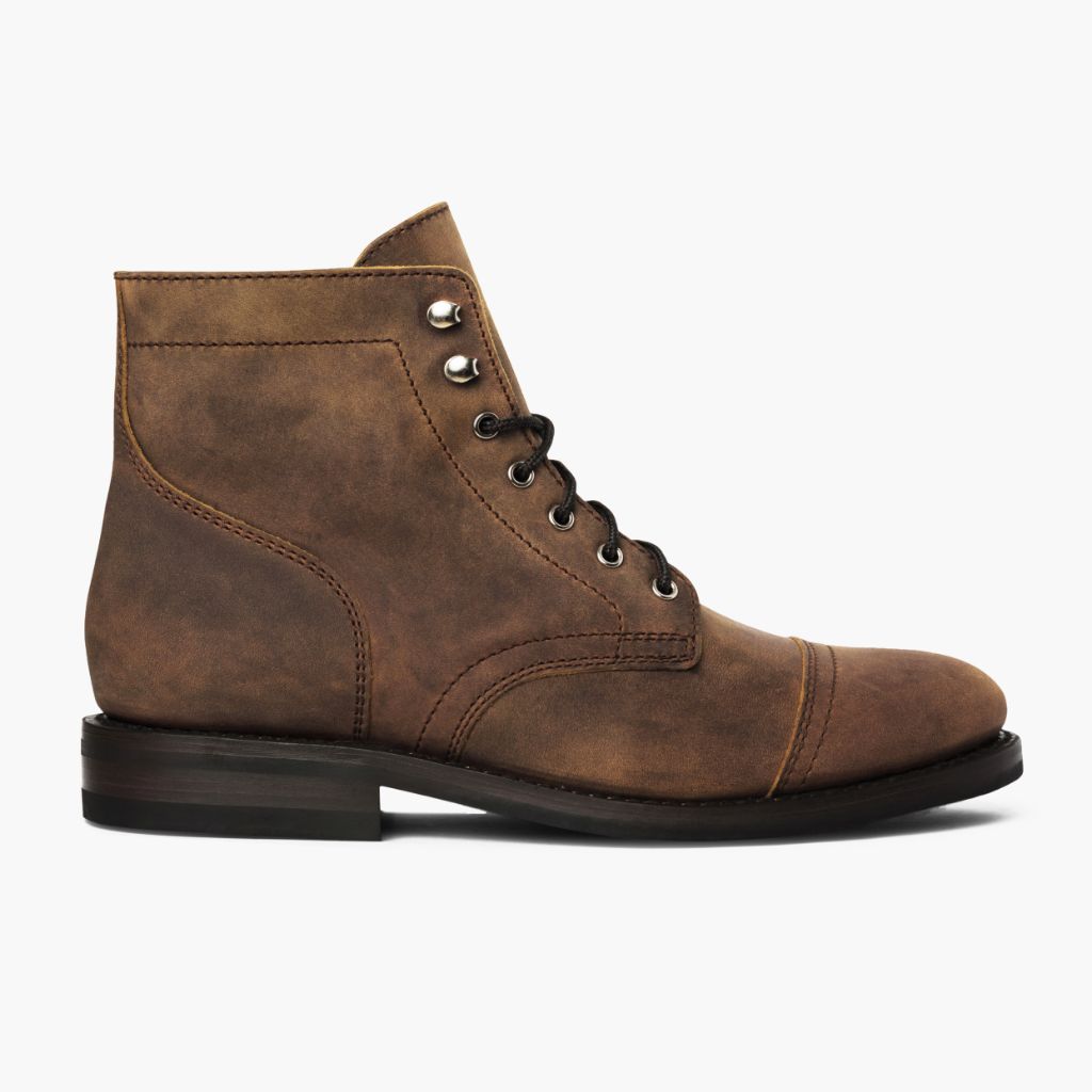 Classic Full-Grain leather Boots - بناء غوديير ويلت المتين وتفاصيل مقدمة الحذاء