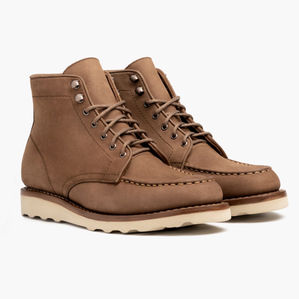 Classic Full-Grain leather Boots - بناء غوديير ويلت المتين وتفاصيل مقدمة الحذاء