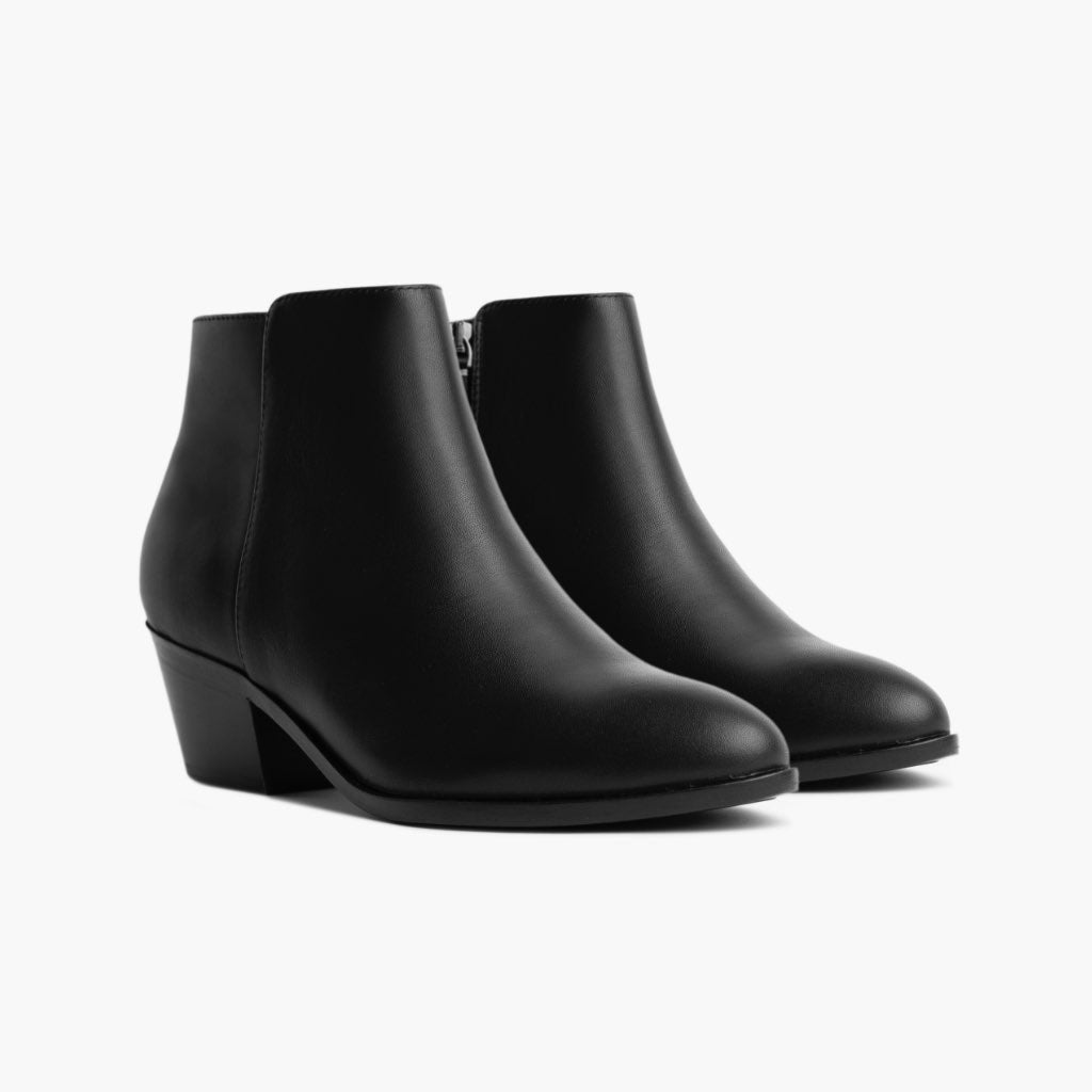 Black Full-Grain leather Boots - بناء غوديير ويلت المتين وتفاصيل مقدمة الحذاء