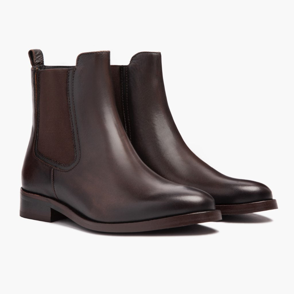 Black Full-Grain leather Boots - بناء غوديير ويلت المتين وتفاصيل مقدمة الحذاء