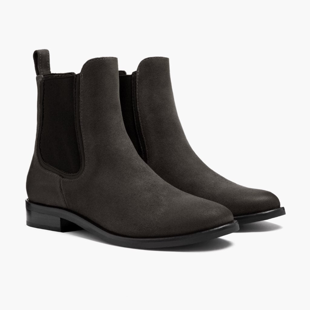 Grey Full-Grain leather Boots - بناء غوديير ويلت المتين وتفاصيل مقدمة الحذاء