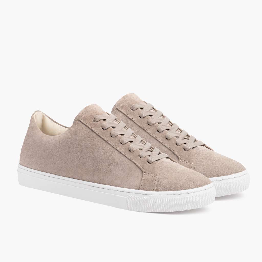 Premier Low Top Latte سنيكرز جلدي كاجوال نسائي in Classic Full-Grain Leather - عرض جانبي | شراء أونلاين عبر المتجر الرسمي