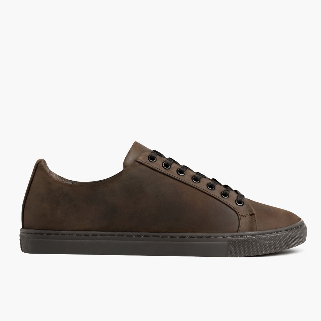 Classic Full-Grain leather Sneakers - بناء غوديير ويلت المتين وتفاصيل مقدمة الحذاء