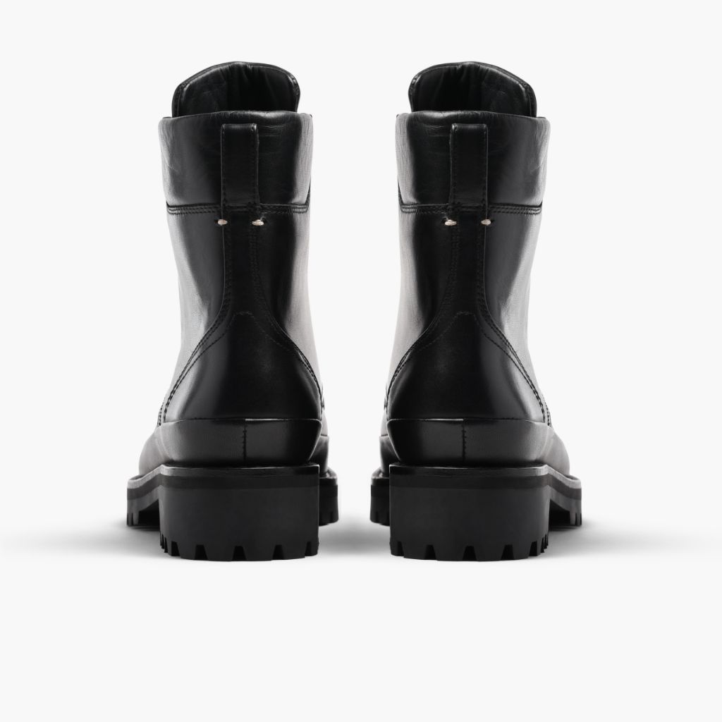 High-Traction Rubber Outsole & Lug Tread Pattern on Ryder أسود أحذية بوت جلدية نسائي