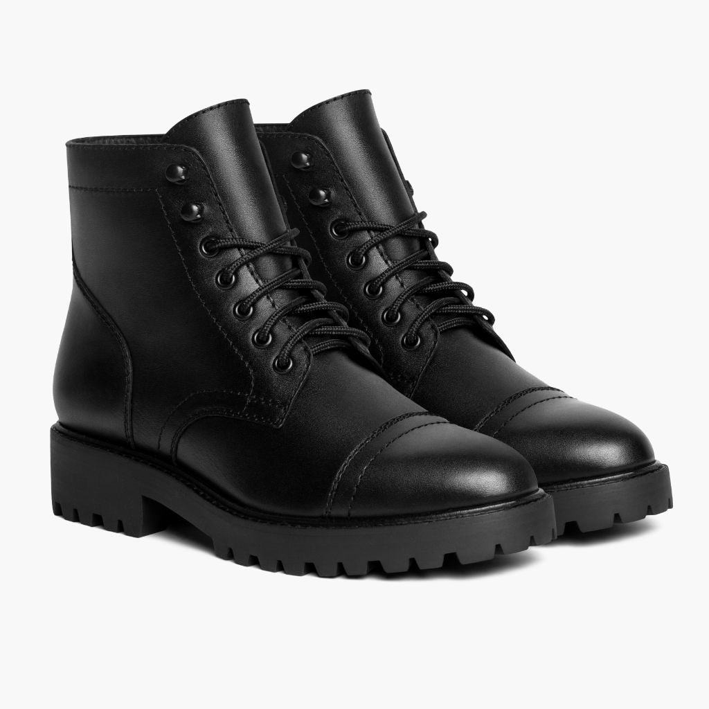 Black Full-Grain leather Boots - بناء غوديير ويلت المتين وتفاصيل مقدمة الحذاء