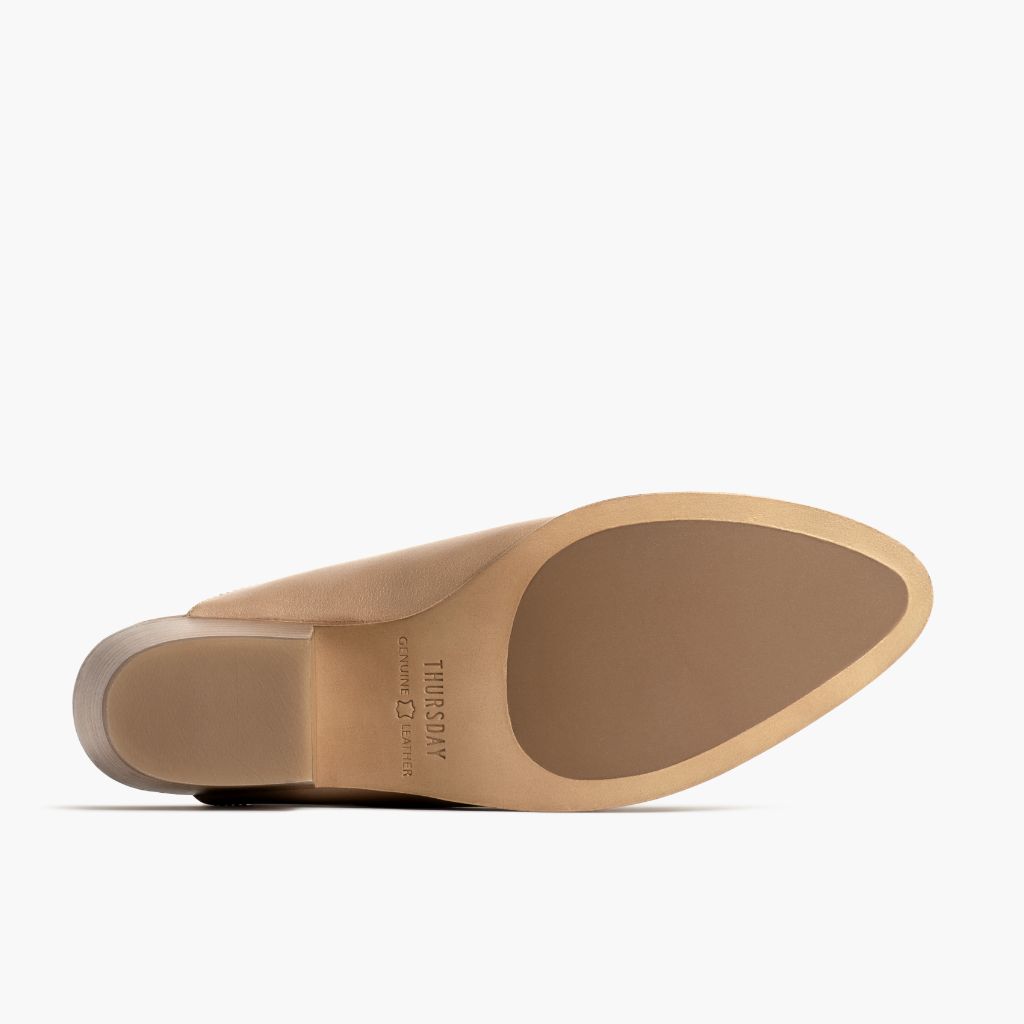 High-Traction Rubber Outsole & Lug Tread Pattern on Breeze Milk Coffee أحذية بوت جلدية نسائي
