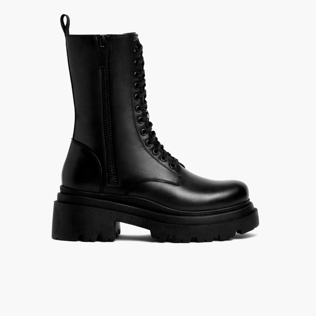 Black Full-Grain leather Boots - بناء غوديير ويلت المتين وتفاصيل مقدمة الحذاء