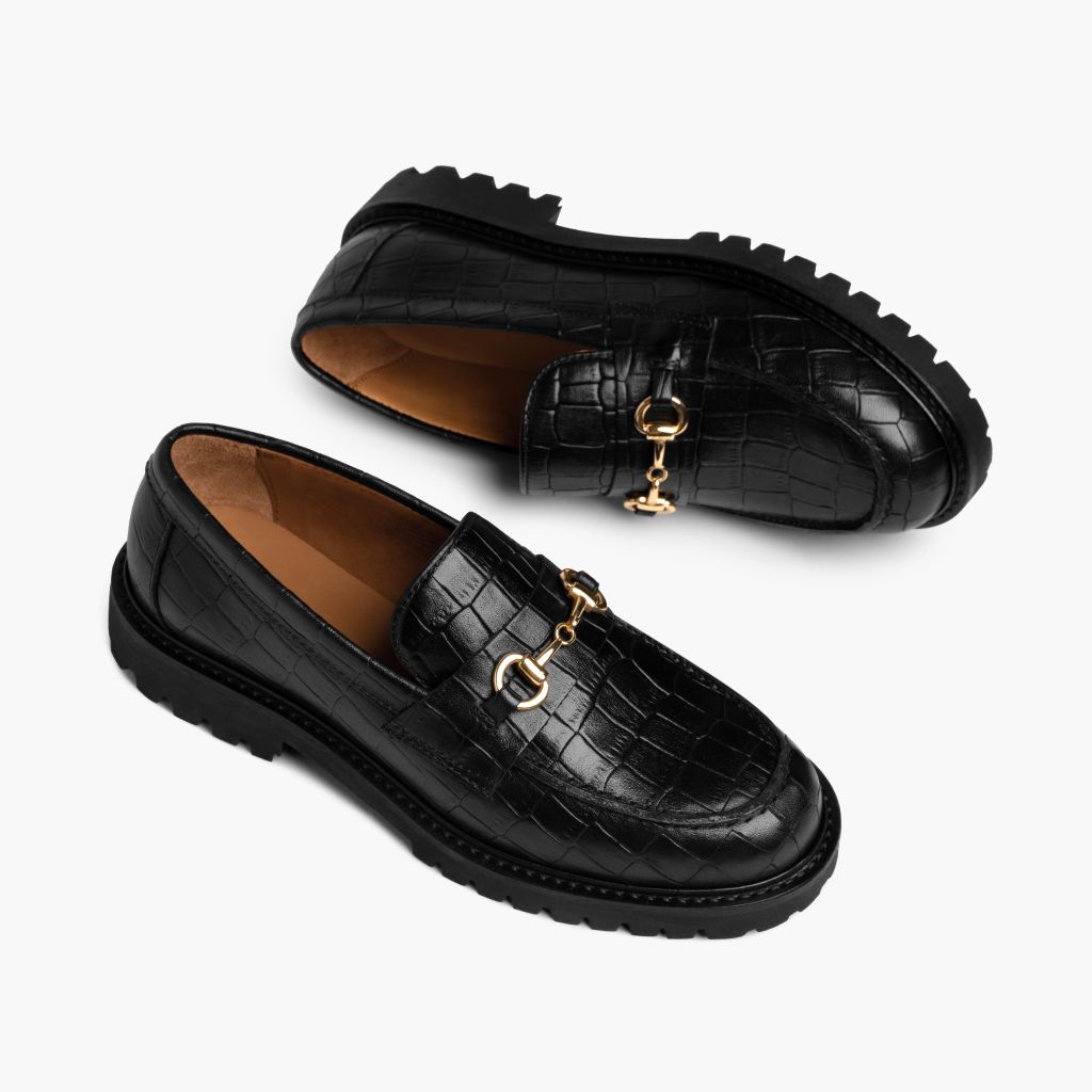 High-Traction Rubber Outsole & Lug Tread Pattern on Penny أسود & Gold Croco أحذية لوفر جلدية بدون كعب نسائي
