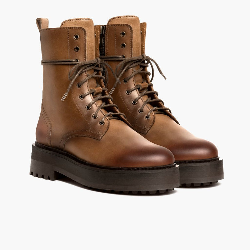 Quest Natural Leather Boots نسائي