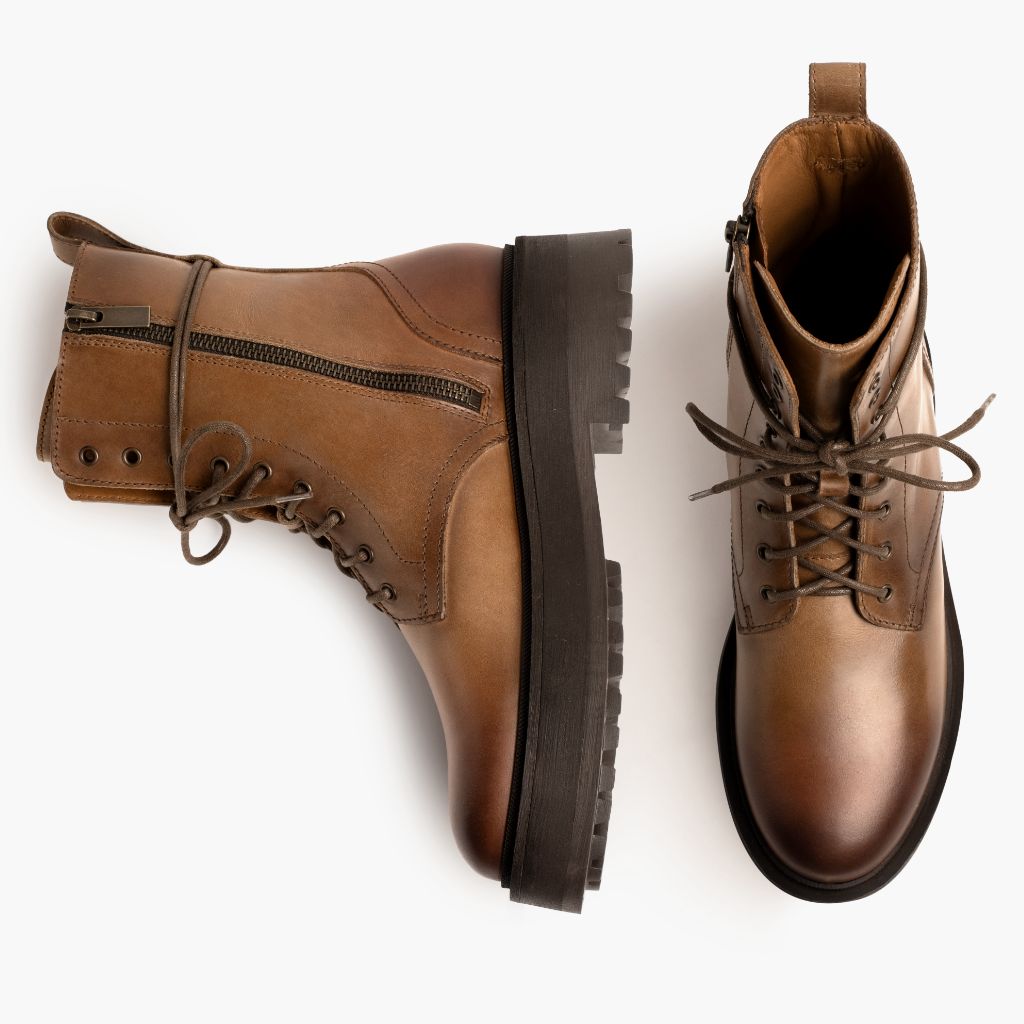 High-Traction Rubber Outsole & Lug Tread Pattern on Quest Natural أحذية بوت جلدية نسائي