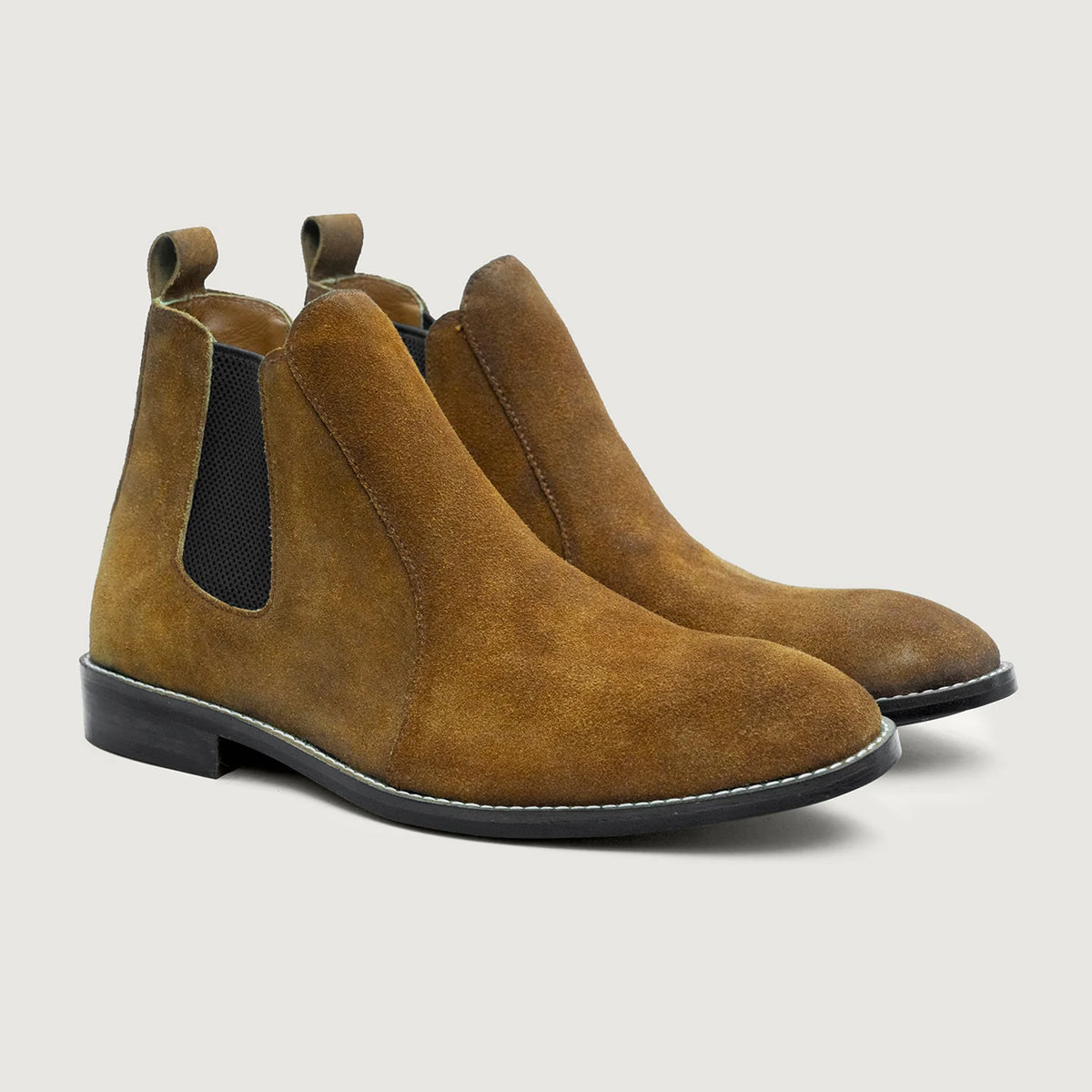 Clarkson Chelsea بني Suede أحذية بوت جلدية - StudGuard رجالي in Brown Goatskin Suede - عرض جانبي | شراء أونلاين عبر المتجر الرسمي