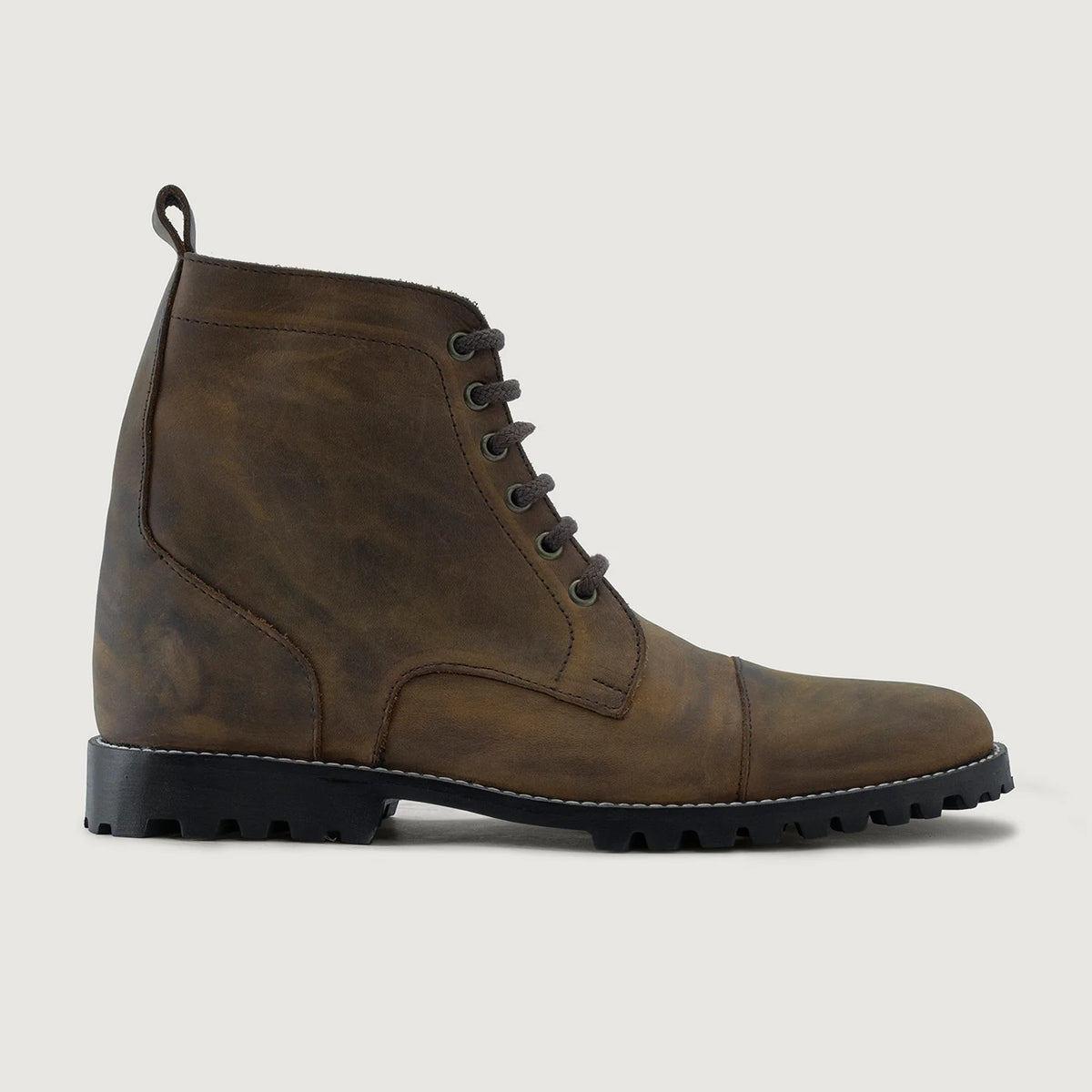 Burnt Copper Full-Grain leather Boots - بناء غوديير ويلت المتين وتفاصيل مقدمة الحذاء