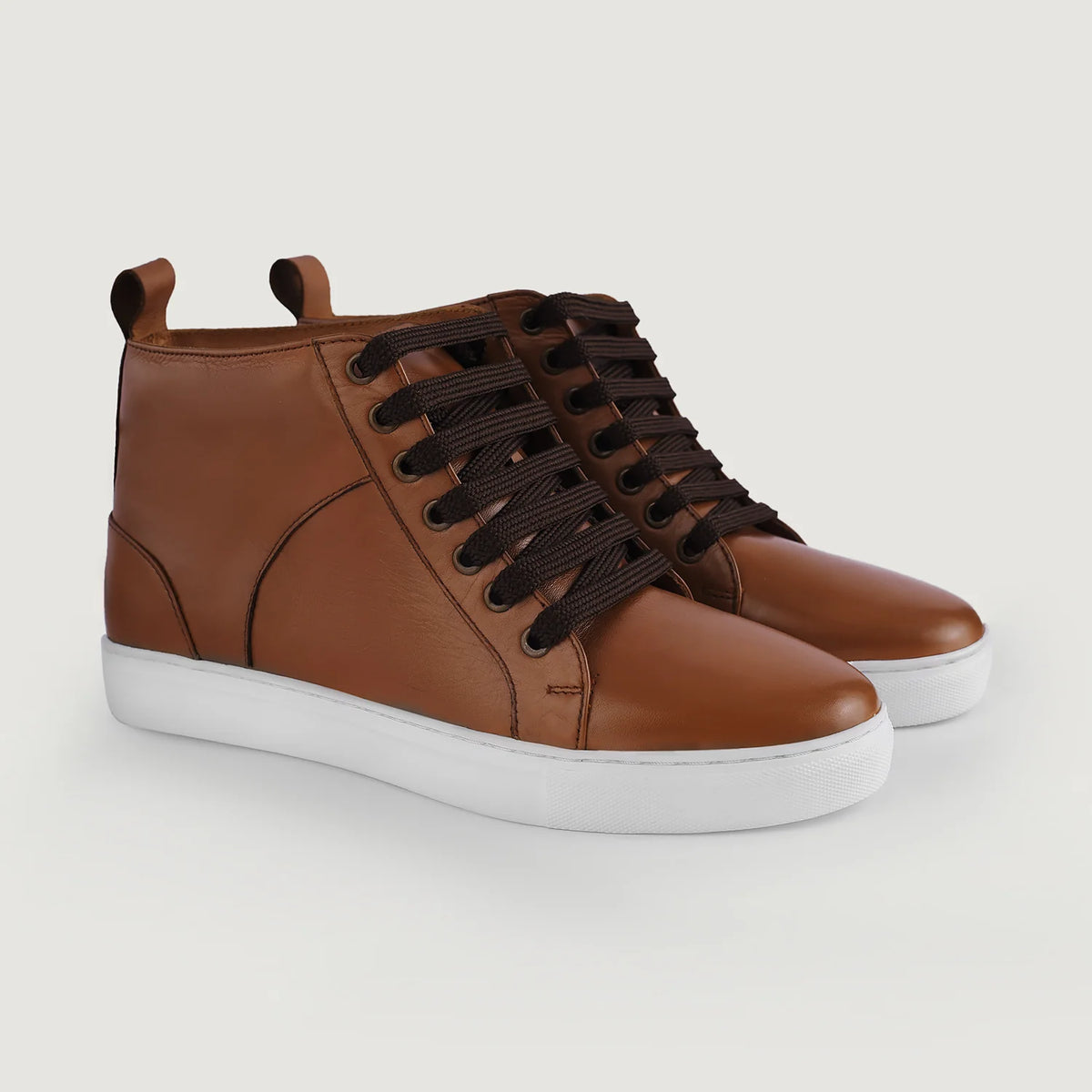 Marty High Top بيج تان سنيكرز جلدي كاجوال رجالي in Tan Full-Grain Leather - عرض جانبي | شراء أونلاين عبر المتجر الرسمي