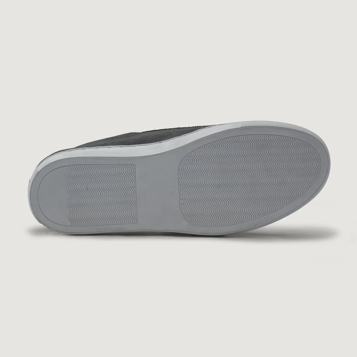 High-Traction Rubber Outsole & Lug Tread Pattern on Murphy Low Top Grey Suede سنيكرز جلدي كاجوال رجالي For Men