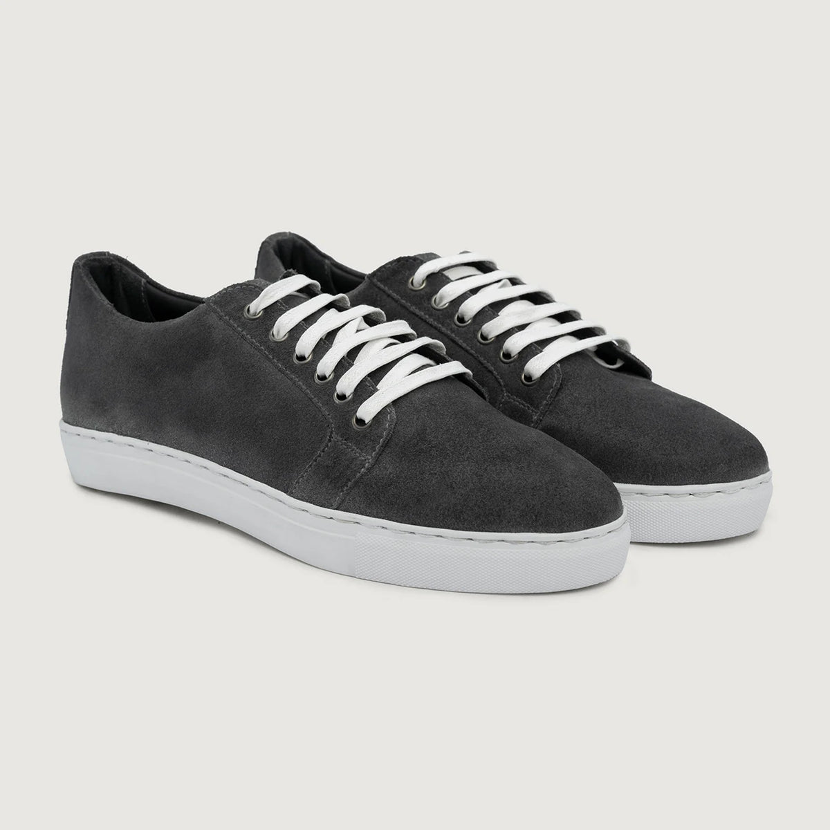 Murphy Low Top Grey Suede سنيكرز جلدي كاجوال رجالي For Men in Grey Goatskin Suede - عرض جانبي | شراء أونلاين عبر المتجر الرسمي