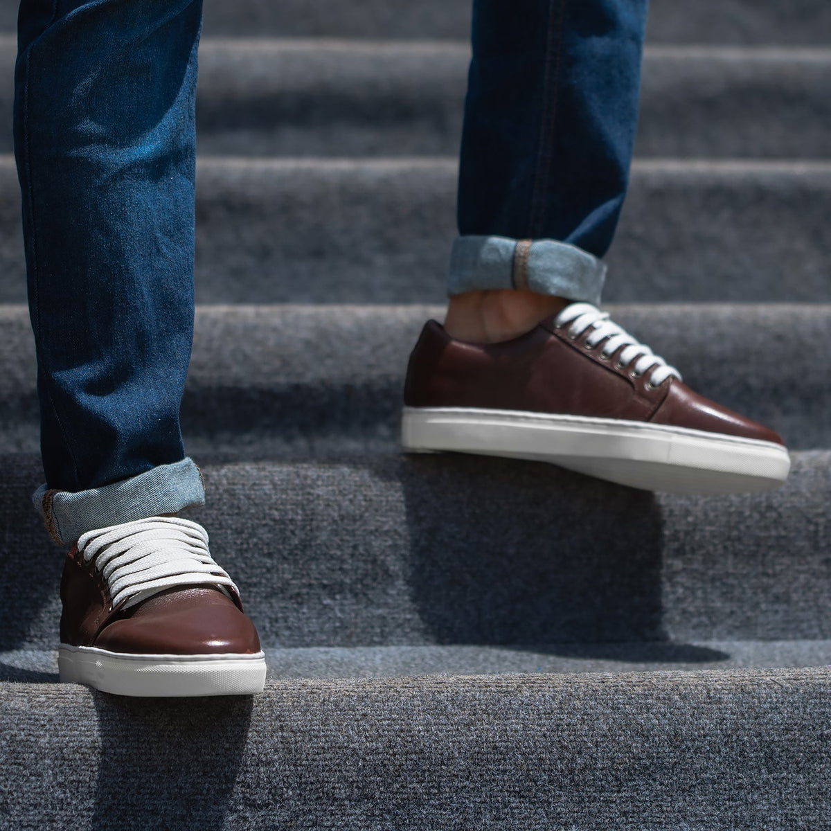 Murphy Low Top عنابي سنيكرز جلدي كاجوال رجالي - دعامة الكعب المقواة وتفاصيل الخياطة المزدوجة الدقيقة