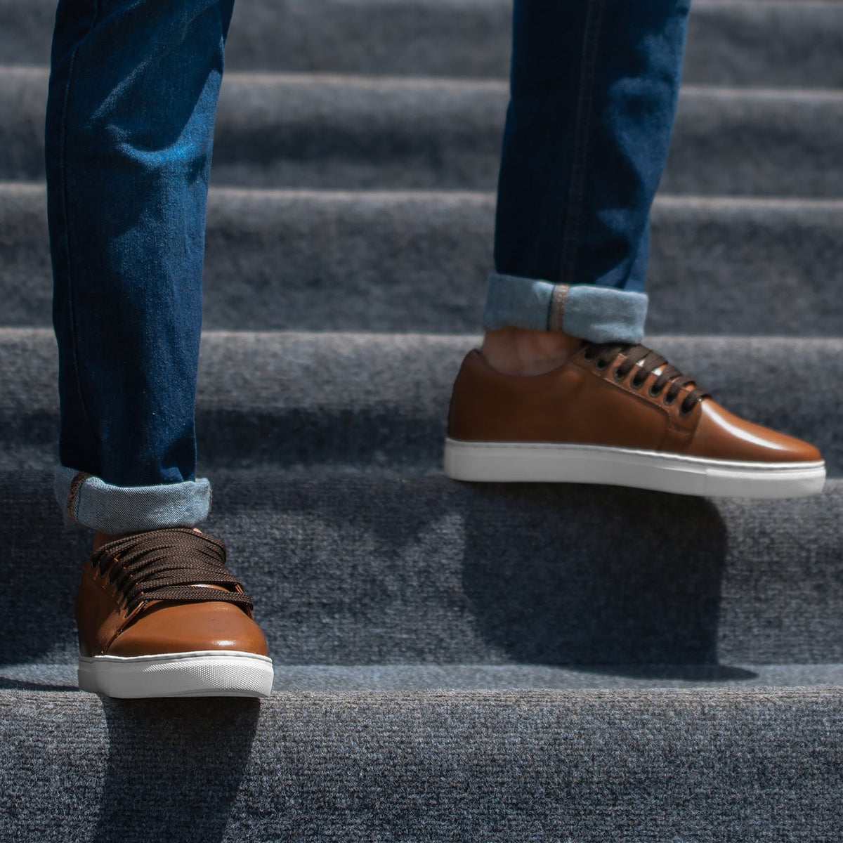 Murphy Low Top بيج تان سنيكرز جلدي كاجوال رجالي - دعامة الكعب المقواة وتفاصيل الخياطة المزدوجة الدقيقة