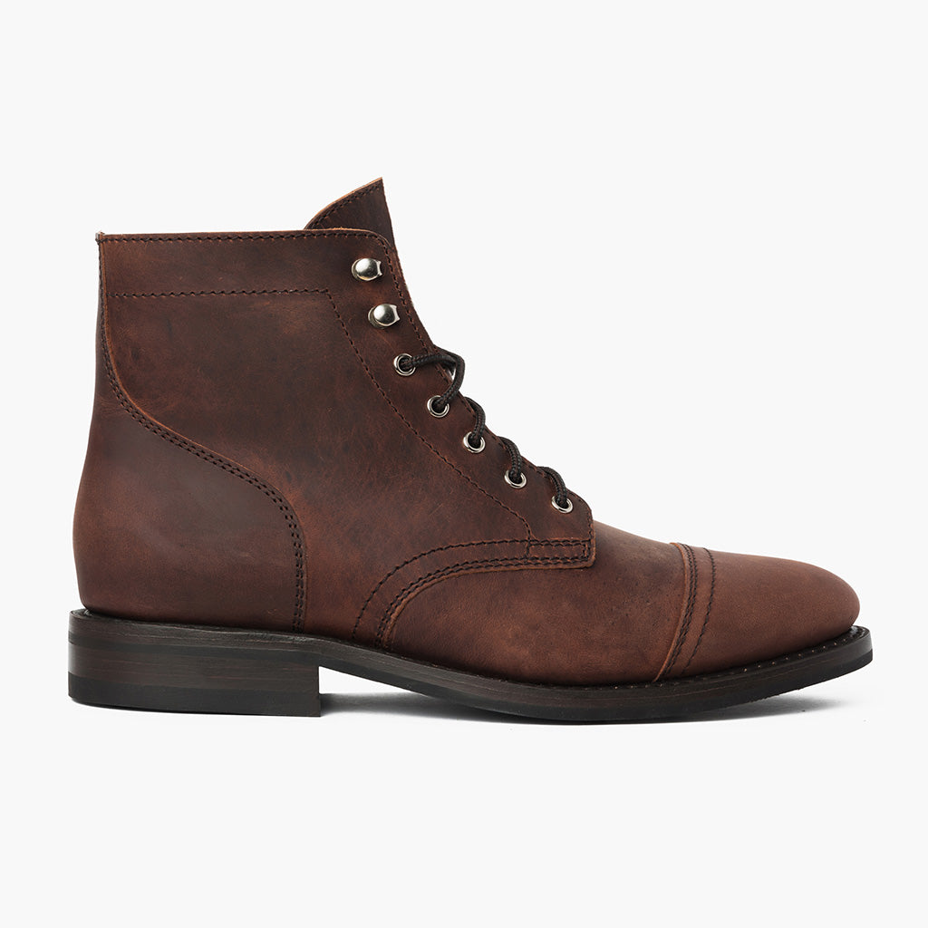 Classic Full-Grain leather Boots - بناء غوديير ويلت المتين وتفاصيل مقدمة الحذاء