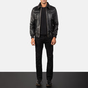 
Aaron Distressed Black Leather Bomber Jacket - عرض جانبي يوضح قَصّة الأكمام المريحة