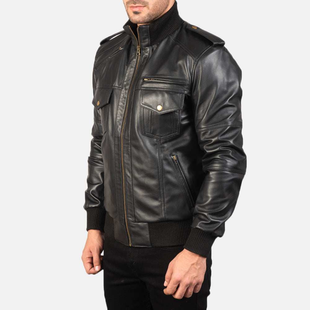 
Black Sheepskin Leather Bomber Jacket - عرض خلفي يوضح تفصيل الأكتاف المتقن والحاشية النظيفة