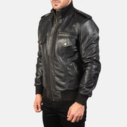 
Black Sheepskin Leather Bomber Jacket - عرض خلفي يوضح تفصيل الأكتاف المتقن والحاشية النظيفة