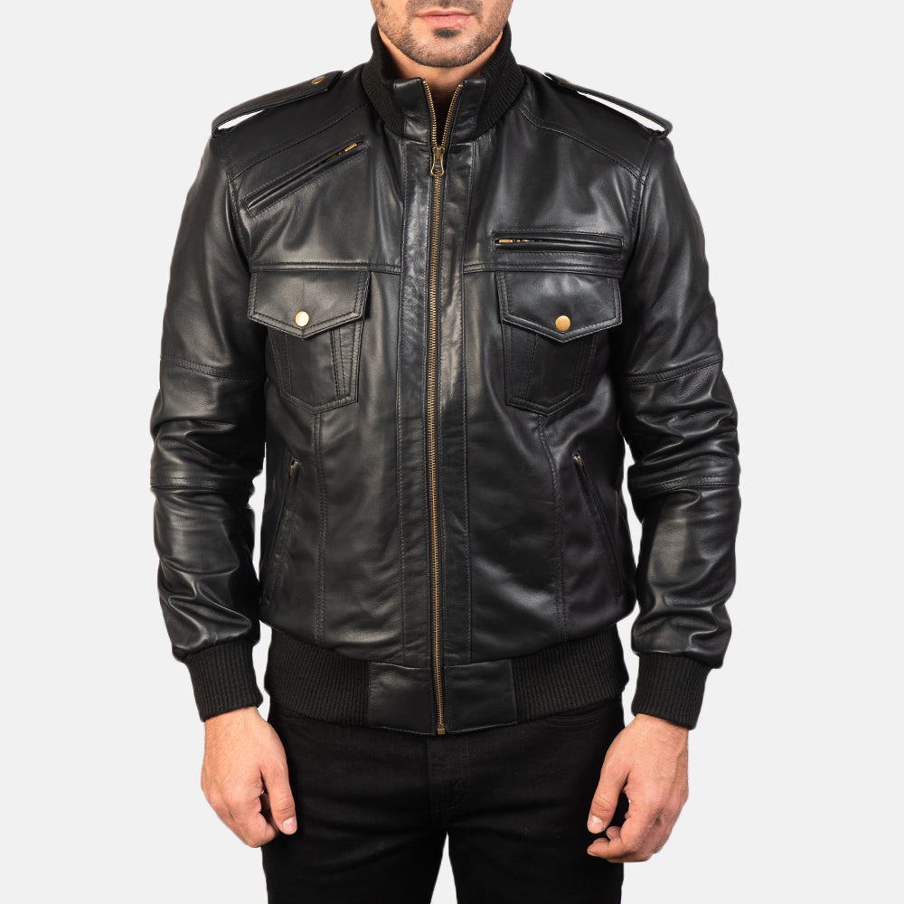 
تفاصيل مقربة of High neck & Zipper Hardware on Agent Shadow أسود جاكيت بومبر جلد رجالي