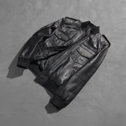 
مظهر الارتداء على موديل لـ  Agent Shadow أسود جاكيت بومبر جلد رجالي على عارض أزياء - انسيابية طبيعية في ضوء النهار
