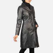 Close-Up Detail of Notch &amp; Buttons Hardware on Women's Alexis أسود Single Breasted معطف جلد نسائي