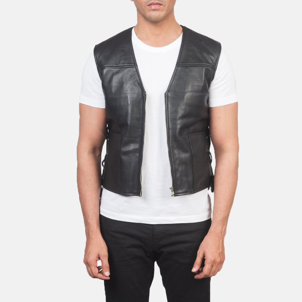 
Brandon أسود صديري جلد رجالي in Black Sheepskin Leather - عرض أمامي وقَصّة مفصلة أنيقة | شراء أونلاين عبر المتجر الرسمي