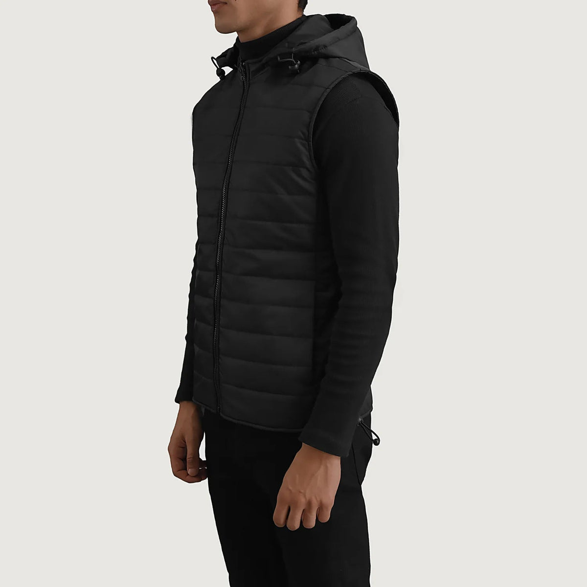 
Black Full-Grain leather Vest - عرض خلفي يوضح تفصيل الأكتاف المتقن والحاشية النظيفة