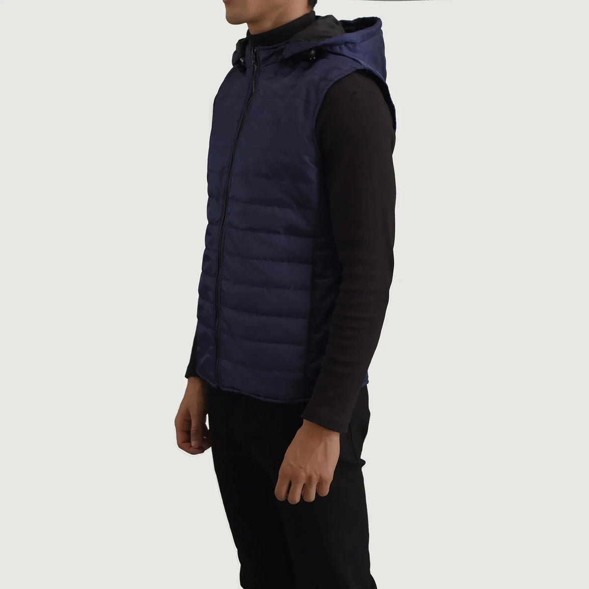
Blue Full-Grain leather Vest - عرض خلفي يوضح تفصيل الأكتاف المتقن والحاشية النظيفة
