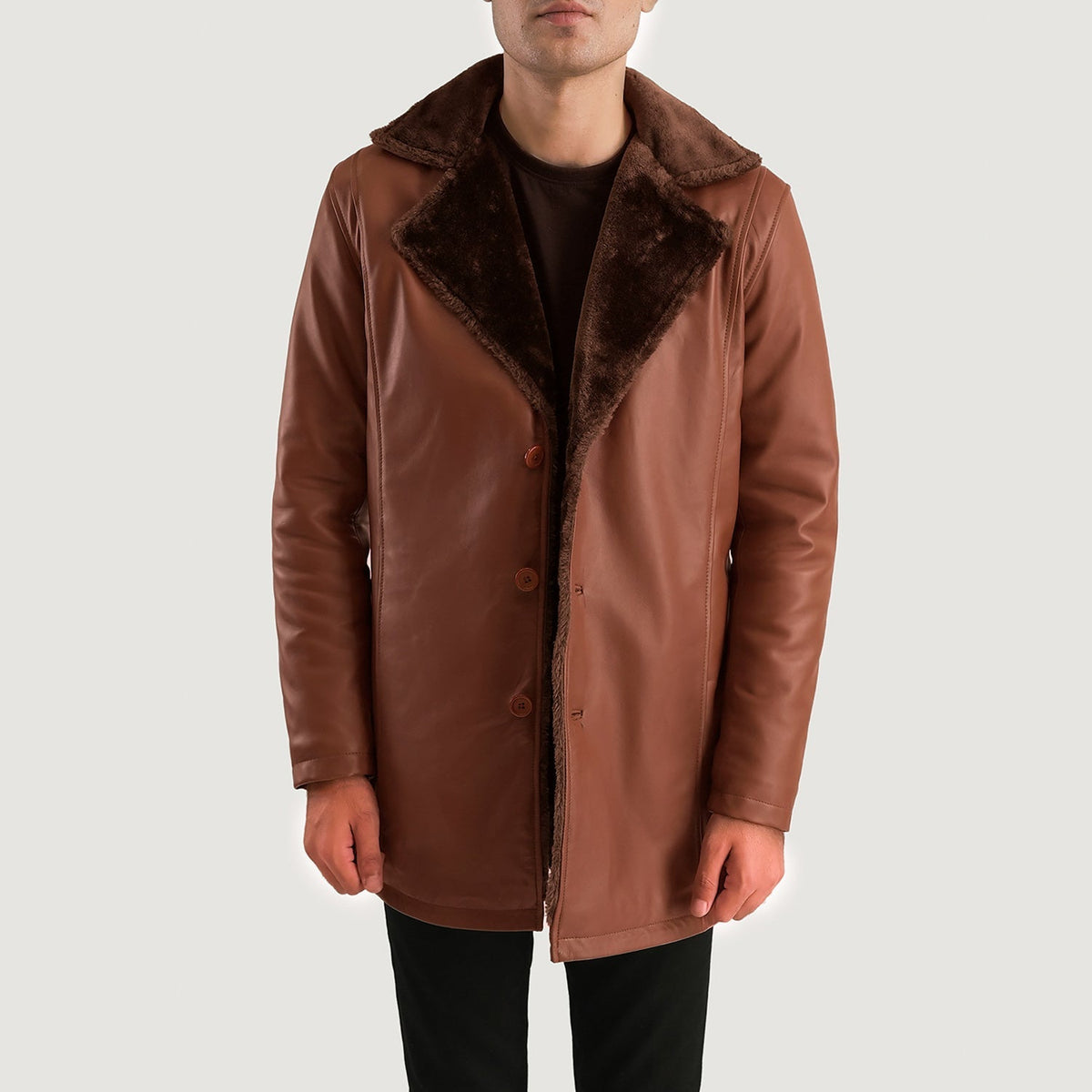 Close-Up Detail of Shirt &amp; Button Hardware on Men's Cinnamon بني Leather Fur معطف جلد رجالي