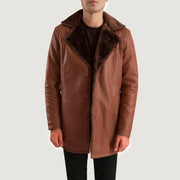 Close-Up Detail of Shirt &amp; Button Hardware on Men's Cinnamon بني Leather Fur معطف جلد رجالي