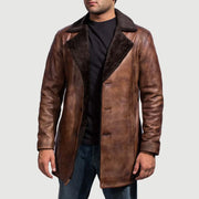 
Cinnamon Distressed Leather Fur معطف جلد فاخر رجالي in Distressed Brown Sheepskin Burnishing - عرض أمامي وقَصّة مفصلة أنيقة | شراء أونلاين عبر المتجر الرسمي
