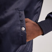 
عرض البطانة الداخلية Showing Quilted Polyester Lining & جيبان داخليان عمليان